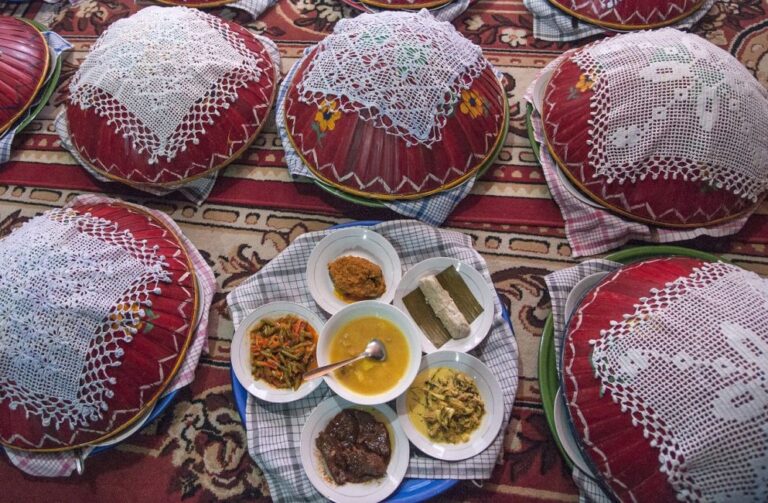 5 Tradisi Kuliner Lebaran, dari Makmeugang hingga Binarundak