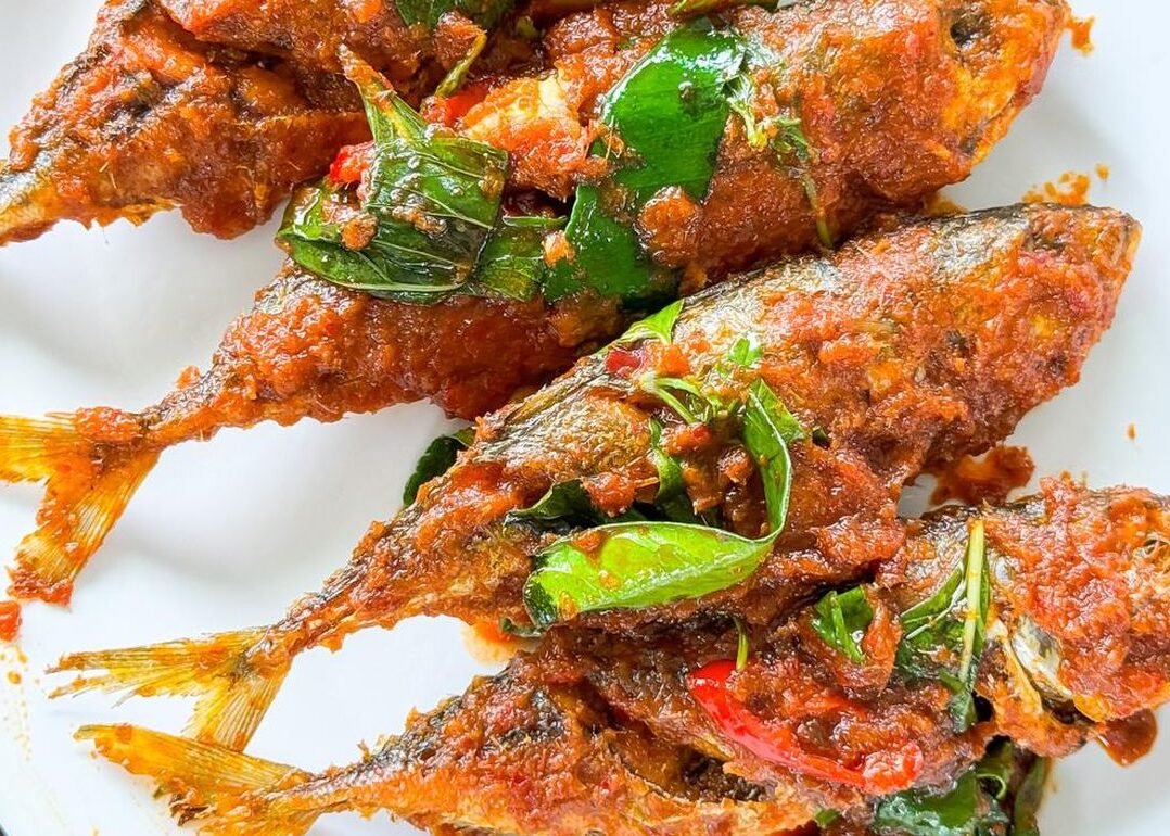 Resep Ikan Selar Bumbu Cabe Kemangi, Pedas dan Lezat