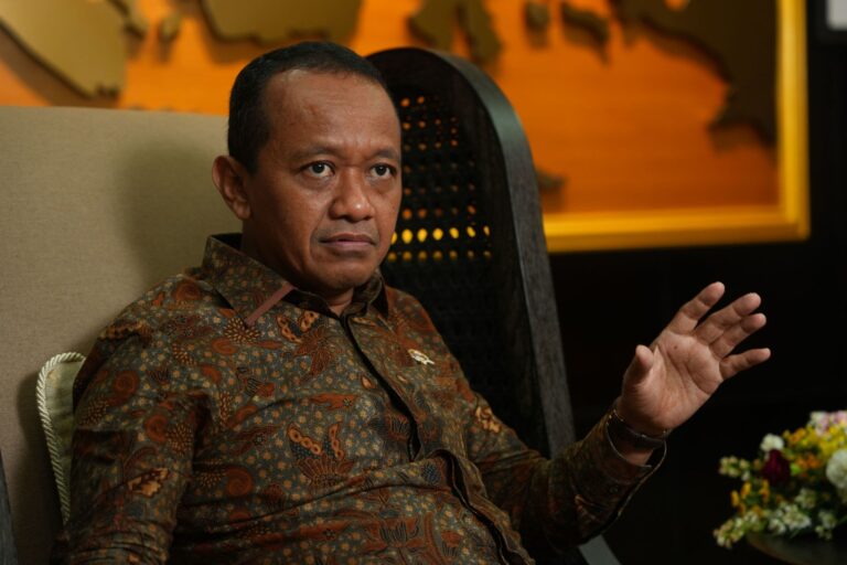 Bahlil Serius Ingin Stop Impor BBM dari Singapura, Ini Alasannya
