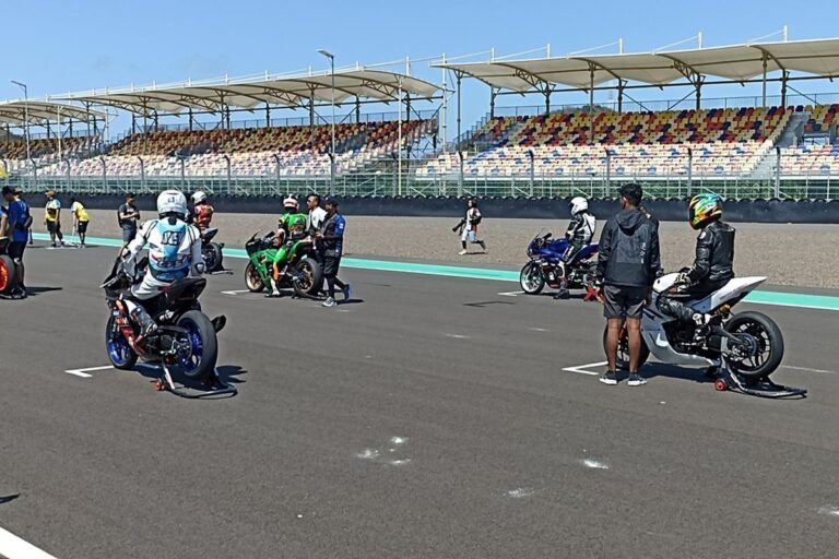 Kelas R3 Pro Pacu Semangat Yamaha Sunday Race 2025 di Mandalika
