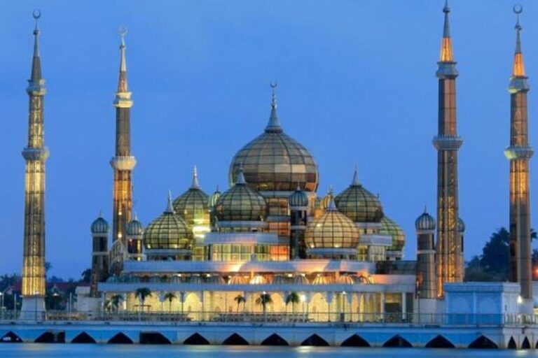 Pria Bolos Shalat Jumat Bisa Dipenjara 2 Tahun
