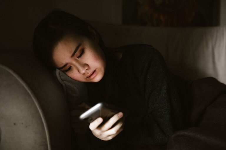 Aturan Batasi Screen Time Hanya 2 Jam Sehari di Luar Aktivitas Wajib