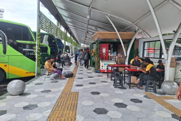 Penumpang Bus: Keserakahan Pemerintah soal Royalti!