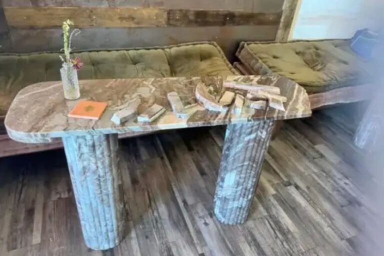 Viral! Anaknya Pecahkan Meja Marmer di Kafe, ibu ditahan pegawai