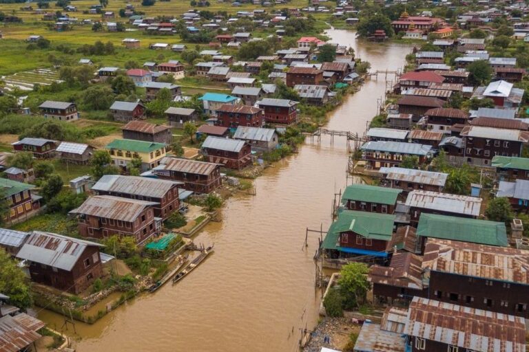 Tanah Longsor & Banjir Bandang Pakistan Telan 50 Nyawa dalam 24 Jam