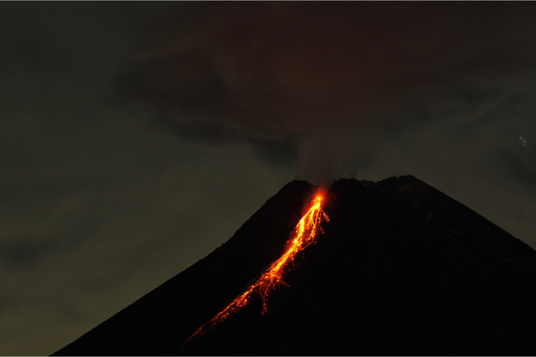 Siaga! Aktivitas Magma Merapi Melonjak, 88 Kali Guguran Lava Tercatat dalam 7 Hari