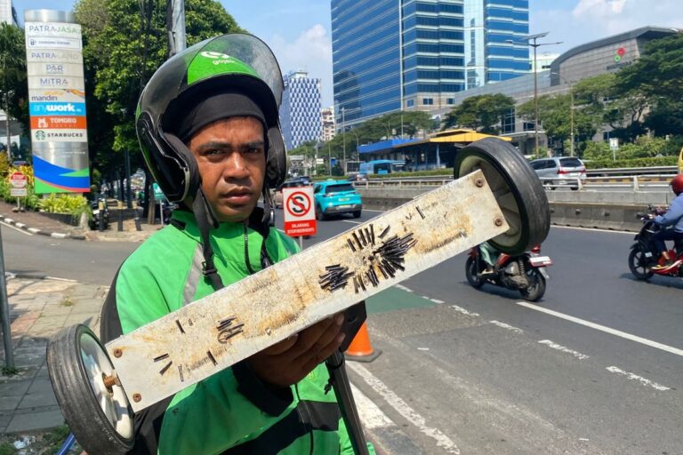 Wasapada! Ranjau Paku Payung Kini Menyebar di Titik Rawan Jakarta Ini