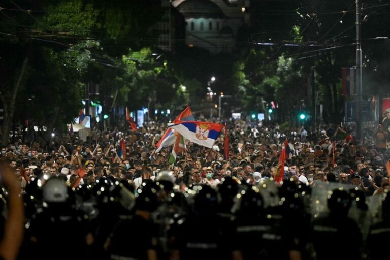 Rakyat Serbia Mengamuk, Tuntut Pengunduran Diri Presiden