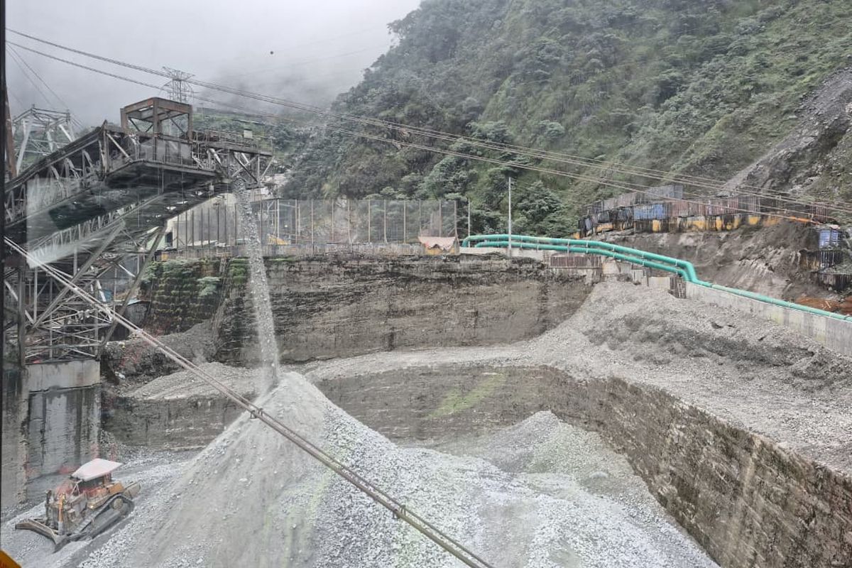 Aktivitas pertambangan PT Freeport Indonesia (PTFI) di Pegunungan Sudirman, Mimika, Papua Tengah