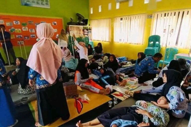 Program MBG Berujung Petaka, 130 Siswa di Sumbawa Keracunan, Satu Dapur Ditutup Paksa