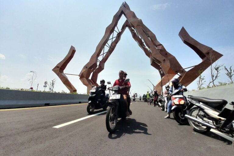Uji Coba Jembatan Pandansimo Resmi Dibuka, Diiringi Antusiasme Warga