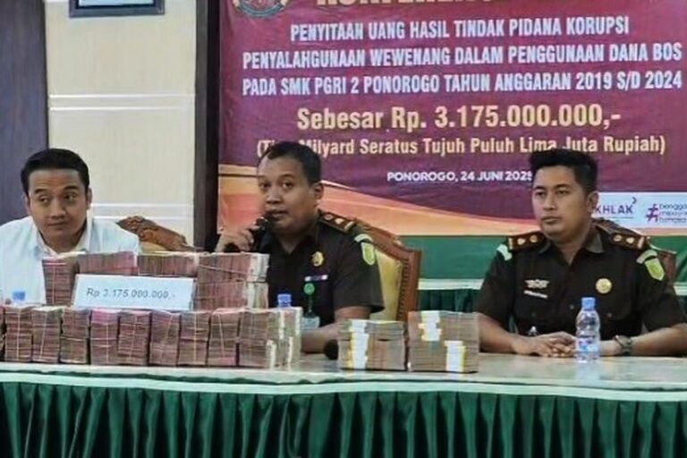 Tutup Kerugian Negara, Kejari Lelang 15 Unit Kendaraan Tersangka Korupsi Dana BOS