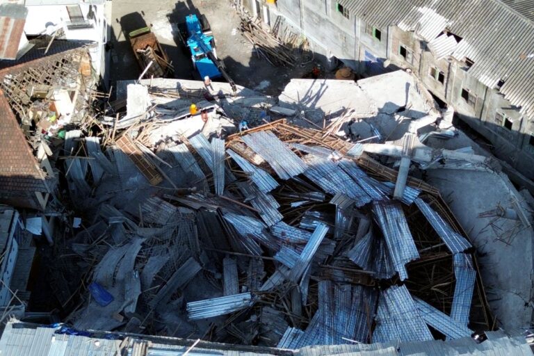 54 Korban Masih Tertimbun, Tim SAR Masih Berjuang di Reruntuhan Ponpes Al Khoziny