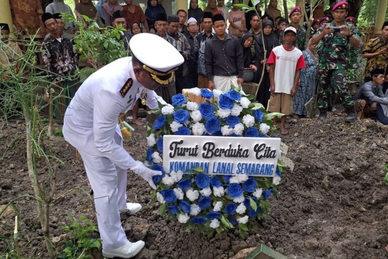 Duka Marinir: Praka Zaenal Mutaqim Gugur dalam Latihan Penerjunan Menyambut HUT TNI