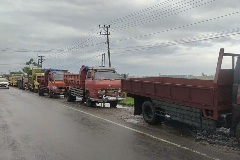 Truk Tertahan Berhari-hari di Polewali Mandar, Bukan Macet Biasa, Tapi Antre Solar 6 Jam