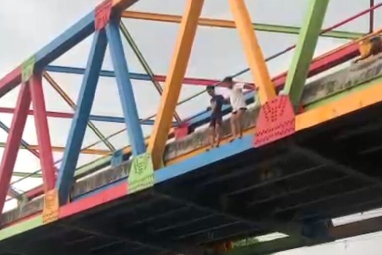 Viral di Medsos, Dua Pelajar Tegal Hilang Usai Lompat dari Jembatan untuk Konten
