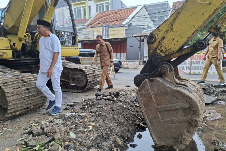 Pemkab Situbondo Gelontorkan Rp 5,6 M untuk Perbaikan Jalan Pantura