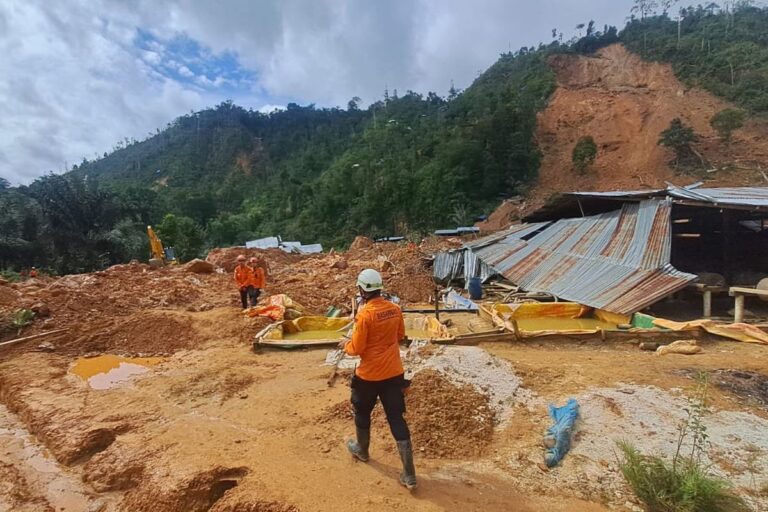 Longsor Banjarnegara: 2 Tewas, 27 Hilang, Ratusan Mengungsi