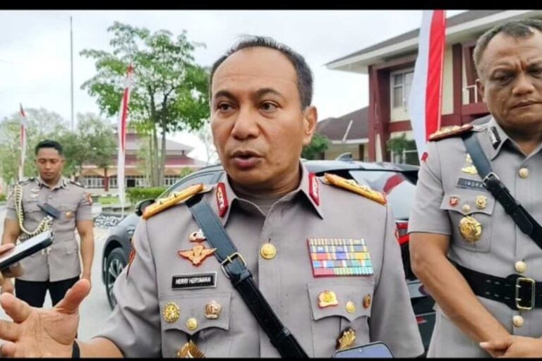 Dengan Nyali, Ibu Ini Hadang Kapolda Riau Demi Minta Keadilan: Tanah Keluarga Dicaplok Mafia