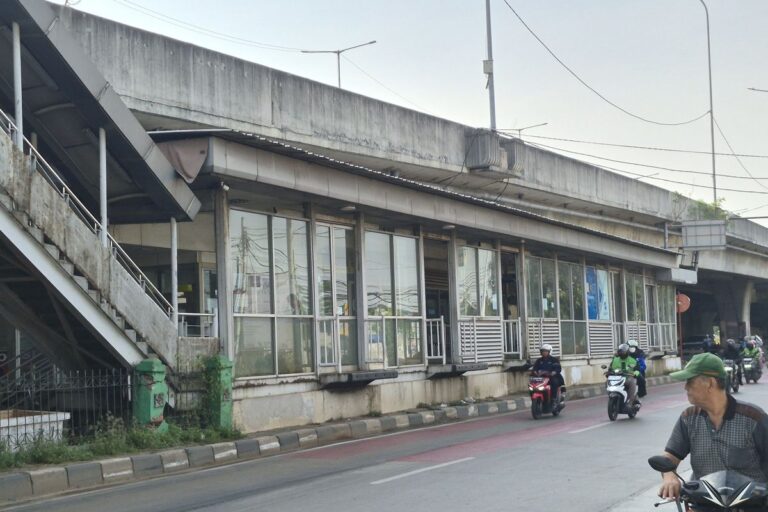 Posisi Strategis Jadi Alasan, Warga Tak Setuju Halte Transjakarta di Yos Sudarso Dipindah