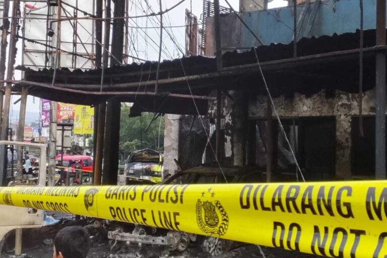 Insiden Mengerikan di Cianjur, Truk BBM Terbakar Usai Terguling