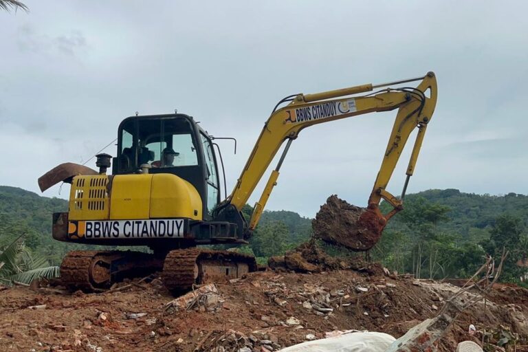 Tragedi Longsor Cilacap, Pencarian 21 Korban Tertimbun Diintensifkan di Lima Titik