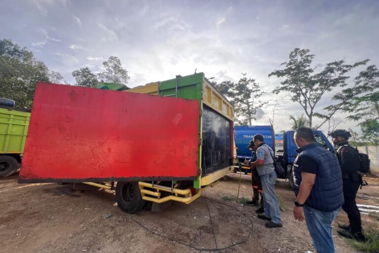 Polisi Gagalkan Peredaran Ribuan Liter BBM Ilegal Asal Sumsel di Gudang Bangka