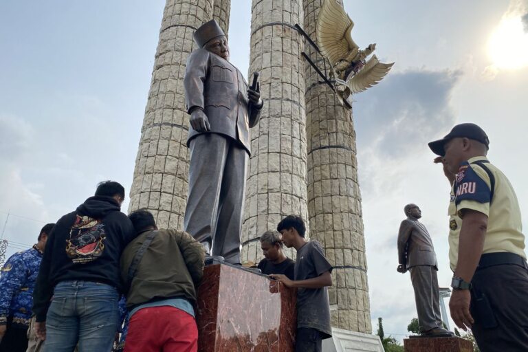 Menguak Kronologi Kerusakan Patung Proklamator Soekarno di Alun-Alun Indramayu
