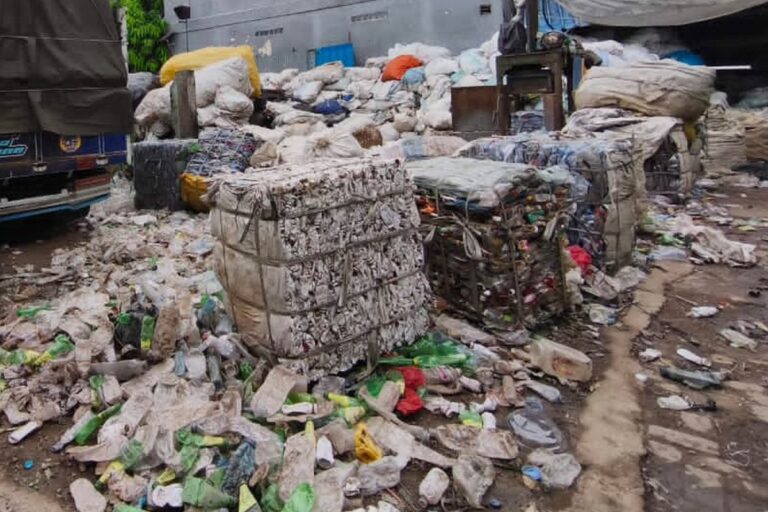 Botol Plastik Bekas Penghasil Miliaran, Ini Kisah di Balik Kesuksesan Koperasi Pemulung 