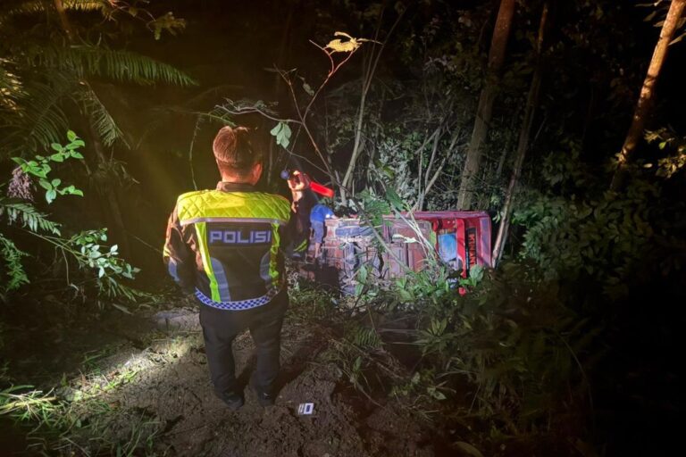 Diduga Rem Blong, Mobil Odong-odong Terjun ke Jurang di Kerinci, 2 Penumpang Tewas