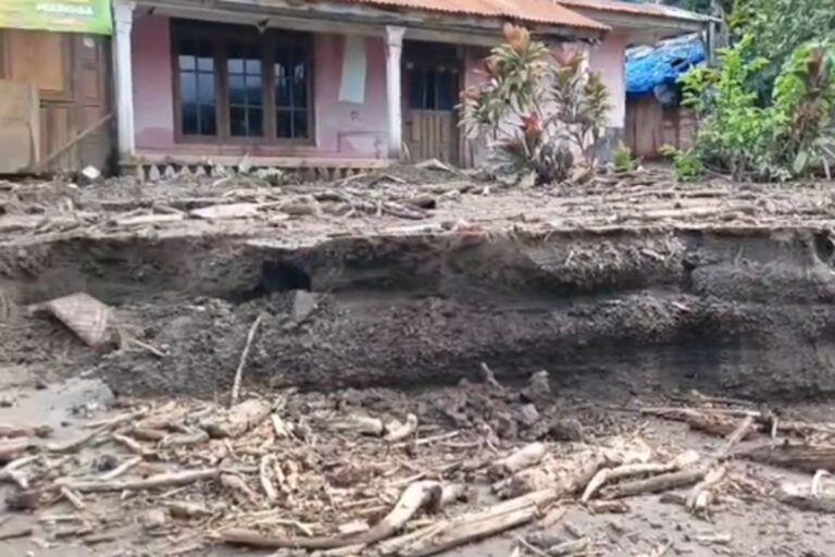 Flores Timur Resmi Berlakukan Status Tanggap Darurat Menyusul Banjir Lahar Gunung Lewotobi