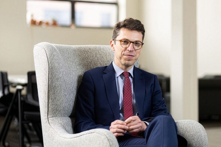 Profesor MIT Bidang Ilmu Nuklir Tewas Ditembak di Kediamannya