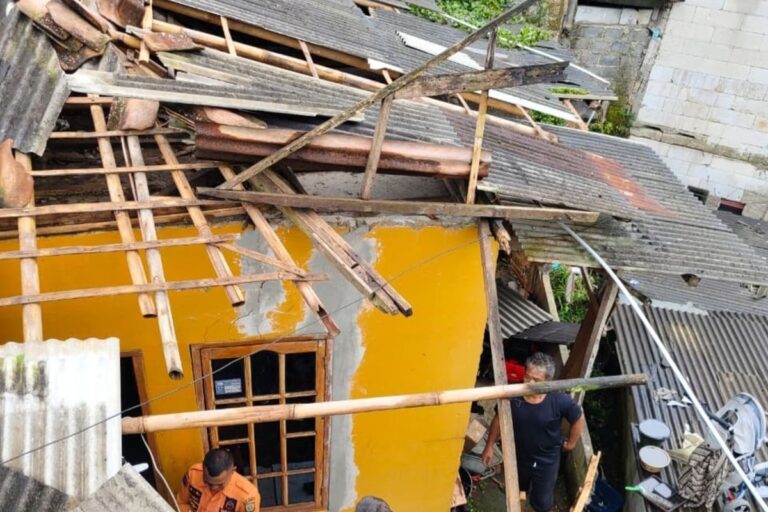 Hujan Lebat dan Angin Kencang Sebabkan 12 Rumah Rusak di Tamansari, Bogor