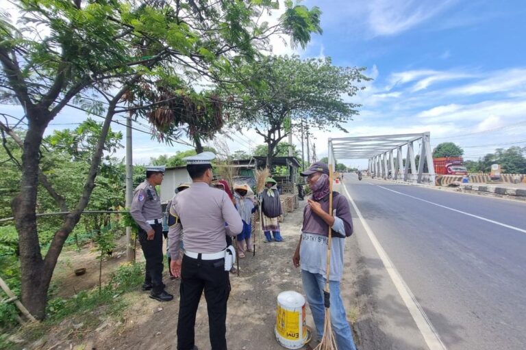 Polres Indramayu Larang Ritual Lempar Koin di Jembatan Sewo Saat Nataru