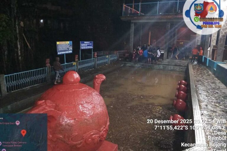 Diterjang Banjir Bandang, Jembatan dan Kolam Wisata Guci Tegal Lenyap