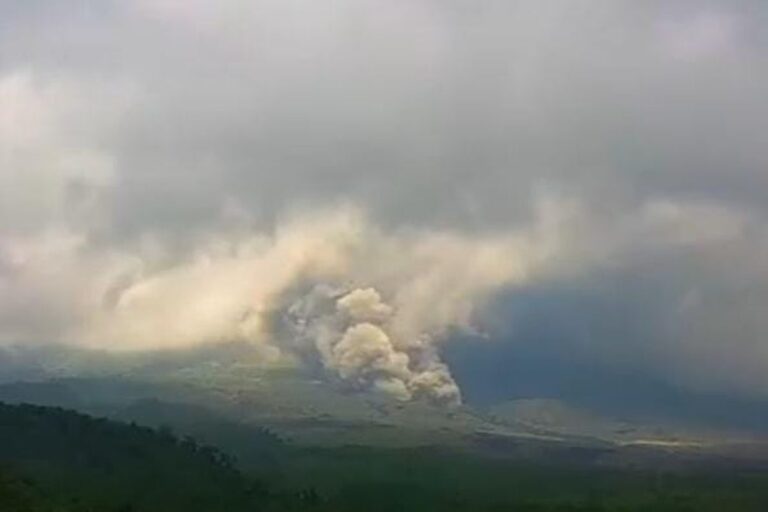Waspada! Semeru Kembali Batuk, Awan Panas Capai 5 Kilometer