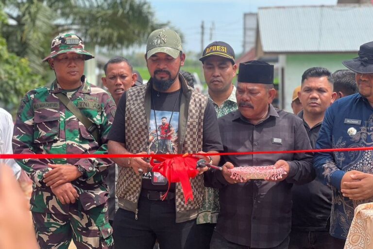 Warga Nurussalam Lega, Jembatan Penghubung Pasca Banjir Akhirnya Beroperasi