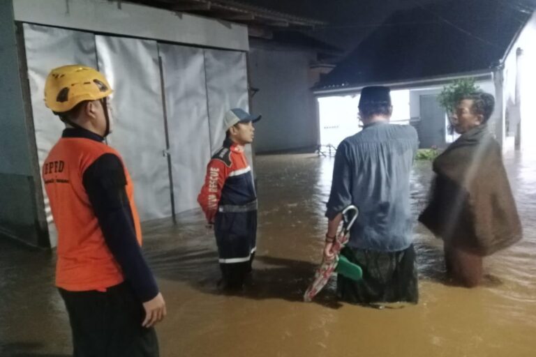 Banjir Terjang Tiga Kecamatan di Pasuruan, Puluhan Dusun Terendam