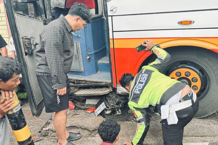 Kecelakaan Beruntun di Simpang Empat Muning, 10 Orang Luka Ditabrak Bus Antar Kota