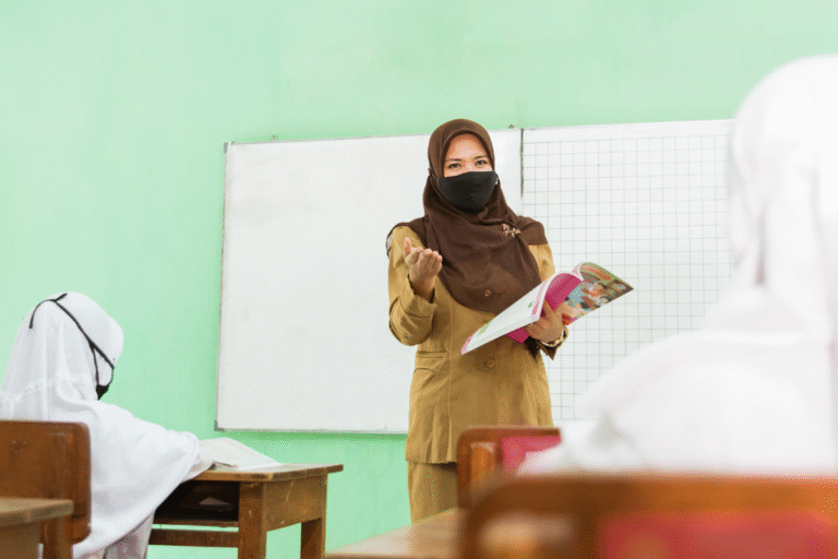 Waspada Tawaran Tumpangan! Seorang Guru SD Dijebak dan Dirampok di Dalam Mobil