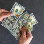 Karyawan di Samarinda Curi USD 40.000 dari Tas Bos untuk Biayai Hidup Mewah