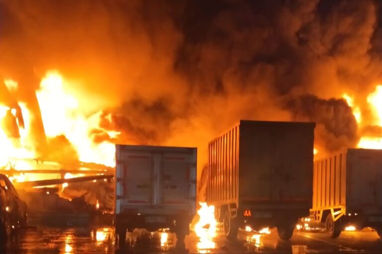 Tak Ada Korban Jiwa, Kebakaran Pabrik Cat di Cikupa Timbulkan Kerugian Rp 6 M