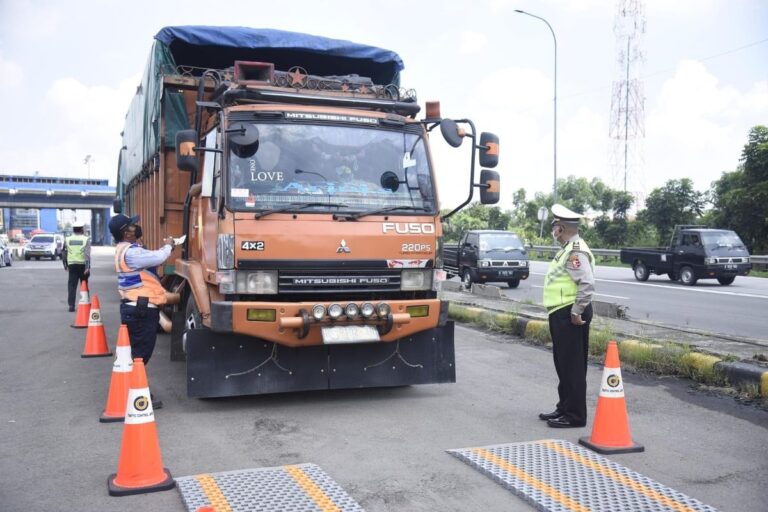 Polisi Resmi Larang Truk Sumbu Tiga Melintas di Tol Jakarta Selama Arus Mudik Lebaran
