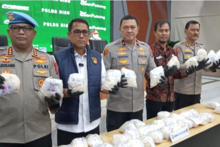 Dua Pengedar Ditangkap, Polda Riau Amankan 22 Kg Heroin Jaringan Internasional