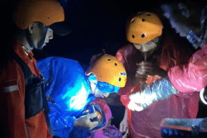 Dua Pendaki Asal Purwokerto Dievakuasi Tim Ranger Akibat Hipotermia di Gunung Bismo