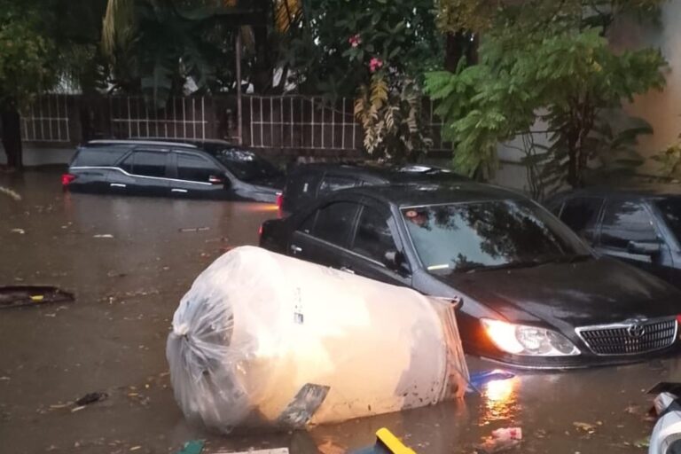 Banjir Landa 4 Kecamatan di Depok, Pemerintah Kerahkan Tim Gabungan Bantu Warga