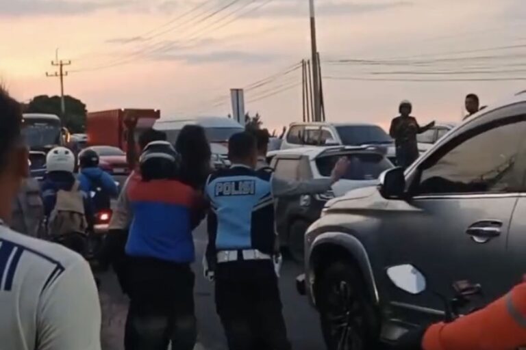 Penyapu Koin Terluka usai Tertabrak di Jembatan Sewo, Imbauan Gubernur Tak Diindahkan