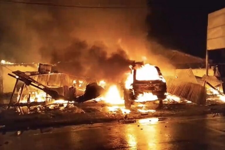 Kebakaran Hebat di Sentani Timur, Dua Rumah dan Satu Bengkel Motor Hangus Terbakar