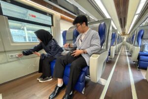 Bukan untuk Semua Alat, Ini Batasan Penggunaan Stopkontak di Kereta Menurut KAI