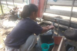 Warga Dompu Mengeluh Air PDAM Berulat dan Berbau Sejak Dua Bulan Terakhir